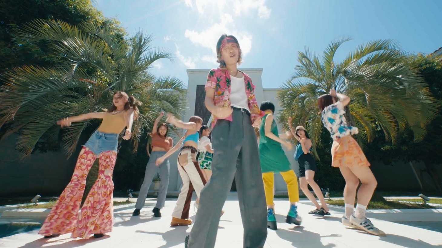 Lucky Kilimanjaro「後光」MVより。