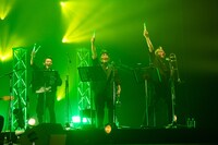 いつも陽気なネギホーンズ。左から永田こーせー（Sax）、真砂陽地（Tp）、前田大輔（Tb）。