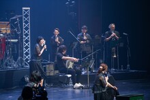 Meguに話しかけられる前にもう水を飲んでいるネギホーンズ。