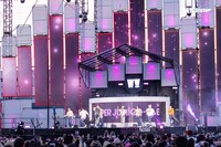 SUPER JUNIORのウニョク＆ドンヘのステージの様子。