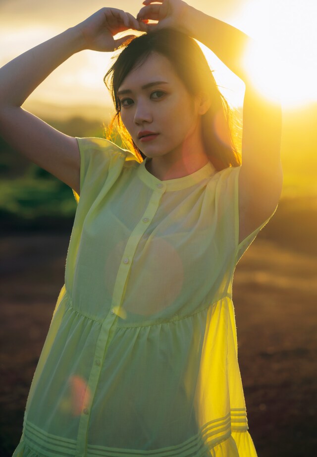 乃木坂46 田村真佑1st写真集「恋に落ちた瞬間」先行カット12弾。（撮影：藤原宏［Pygmy Company］）