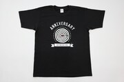 「25周年ベストツアーメモリアルTシャツ」前面