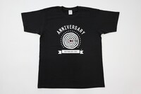 「25周年ベストツアーメモリアルTシャツ」前面
