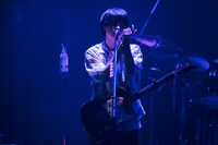 吉田右京（Vo, G）（撮影：横山マサト）