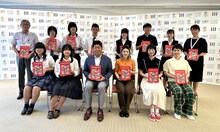 SHISHAMOバンドスコア「SHISHAMO BAND SCORE ～KAWASAKI SPECIAL SUPPORTER EDITION～」贈呈式より。