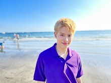 砂浜にいる金指一世（美 少年）。(c)カンテレ・フジテレビ