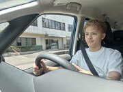 ハンドルを握る金指一世（美 少年）。(c)カンテレ・フジテレビ