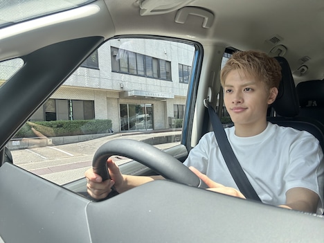 ハンドルを握る金指一世（美 少年）。(c)カンテレ・フジテレビ