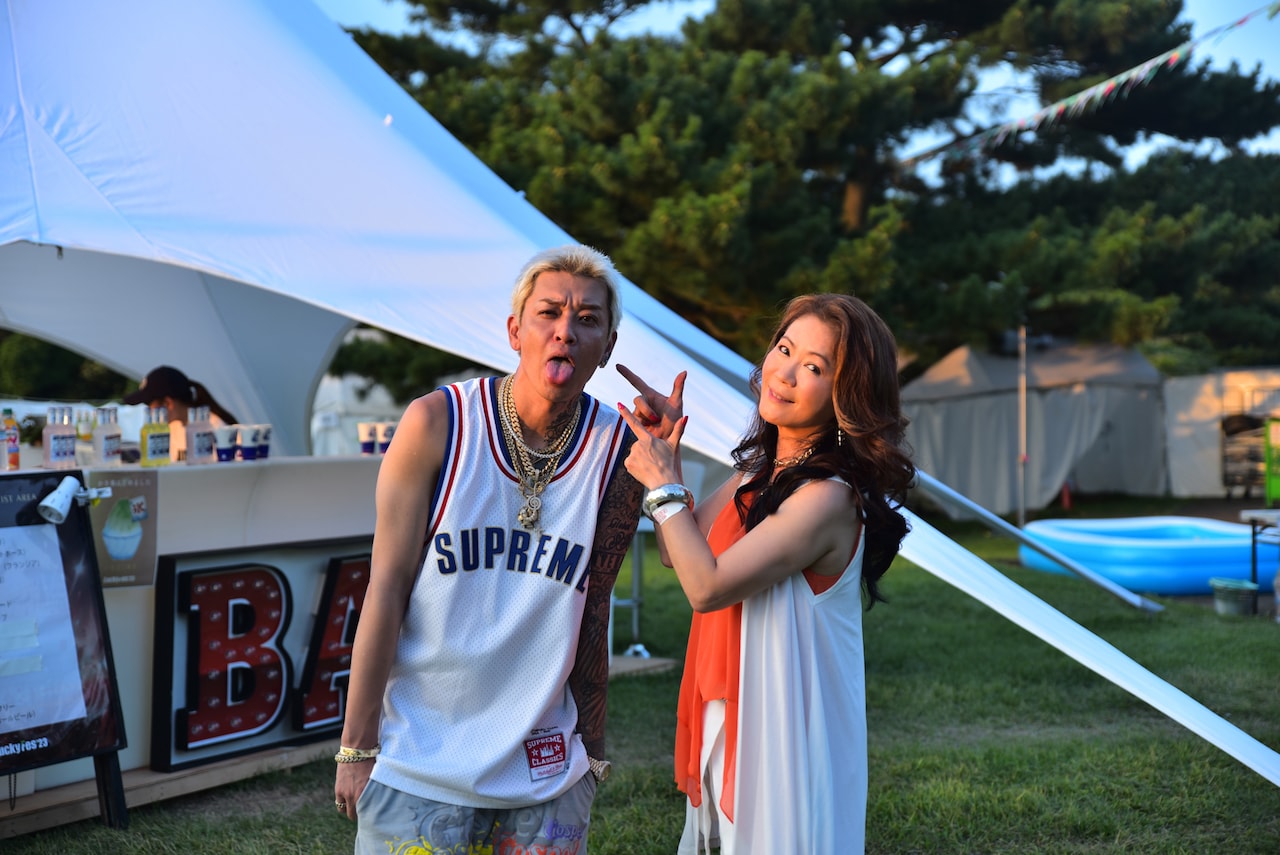 大黒摩季がt-Aceとコラボ、歌い出しで「あなただけ見つめてる」