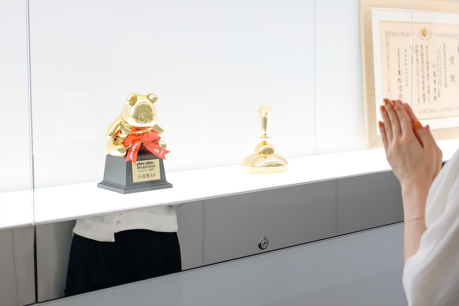 パンダの形をした「anan AWARD」のトロフィー。