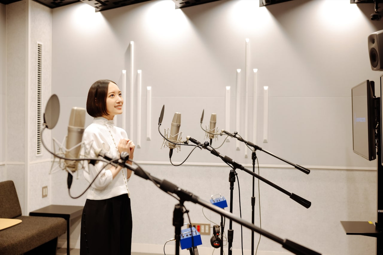 複数人収録にも対応できる大規模なレコーディングブース。