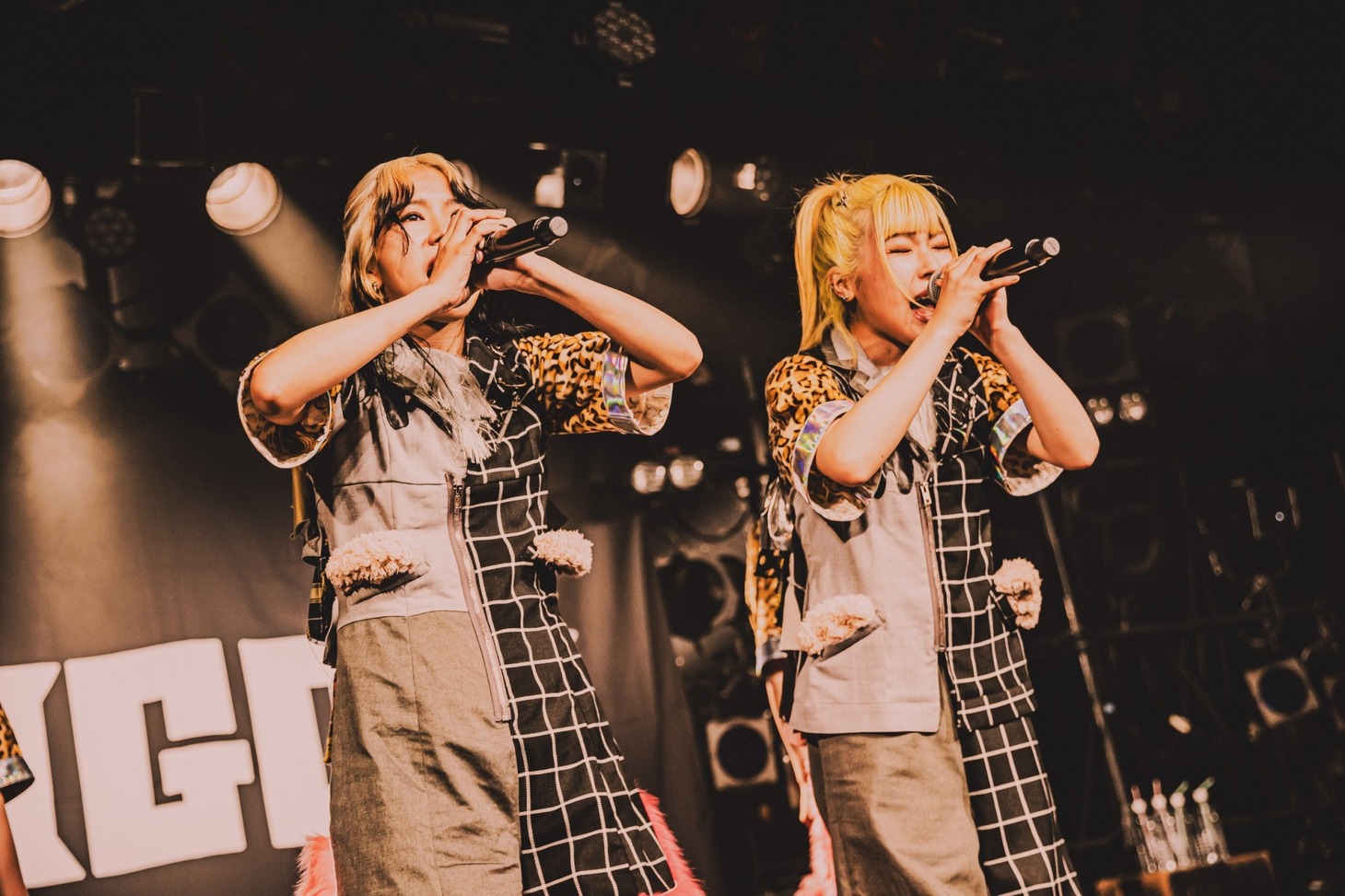 左からBIBI、SU-RING。（Photo by son_tkhs）