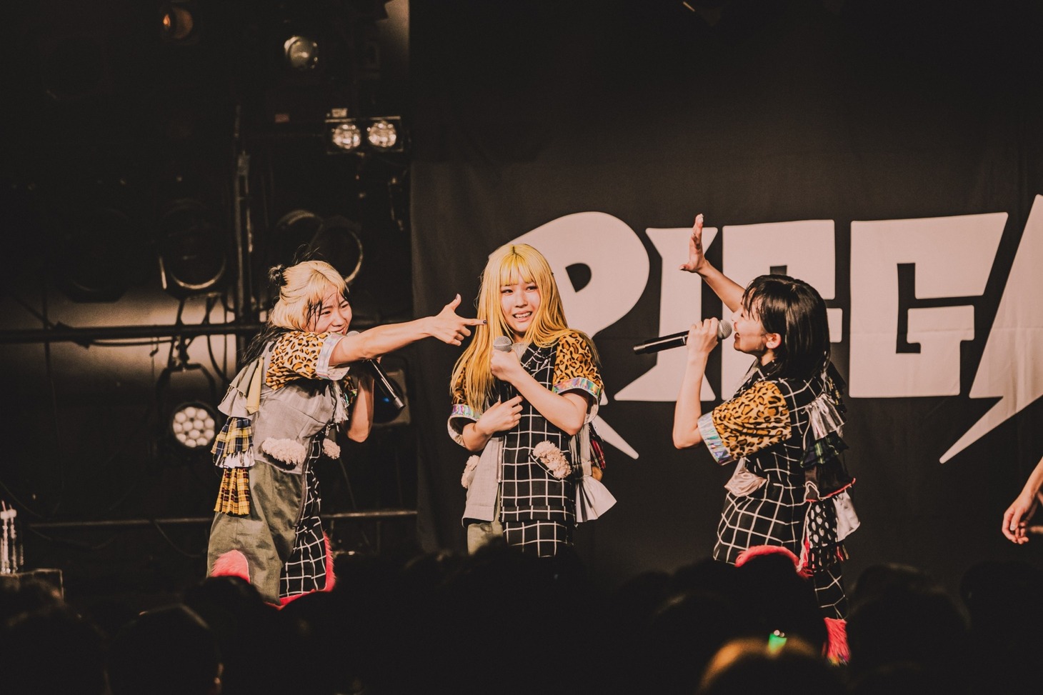 左からBIBI、SU-RING、KINCHAN。（Photo by son_tkhs）