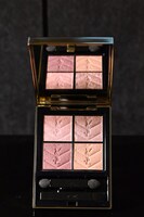 SANA（TWICE）が本日使用した「クチュール ミニ クラッチ」#500 メディナ グロウ。