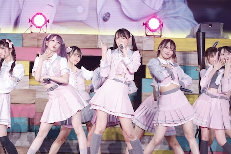 「想わせぶりっこ」を披露する≠ME。