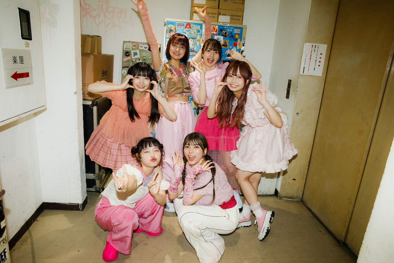 WACK所属KiSS KiSSの1stツアー終幕、かわいいピンクの新衣装お披露目