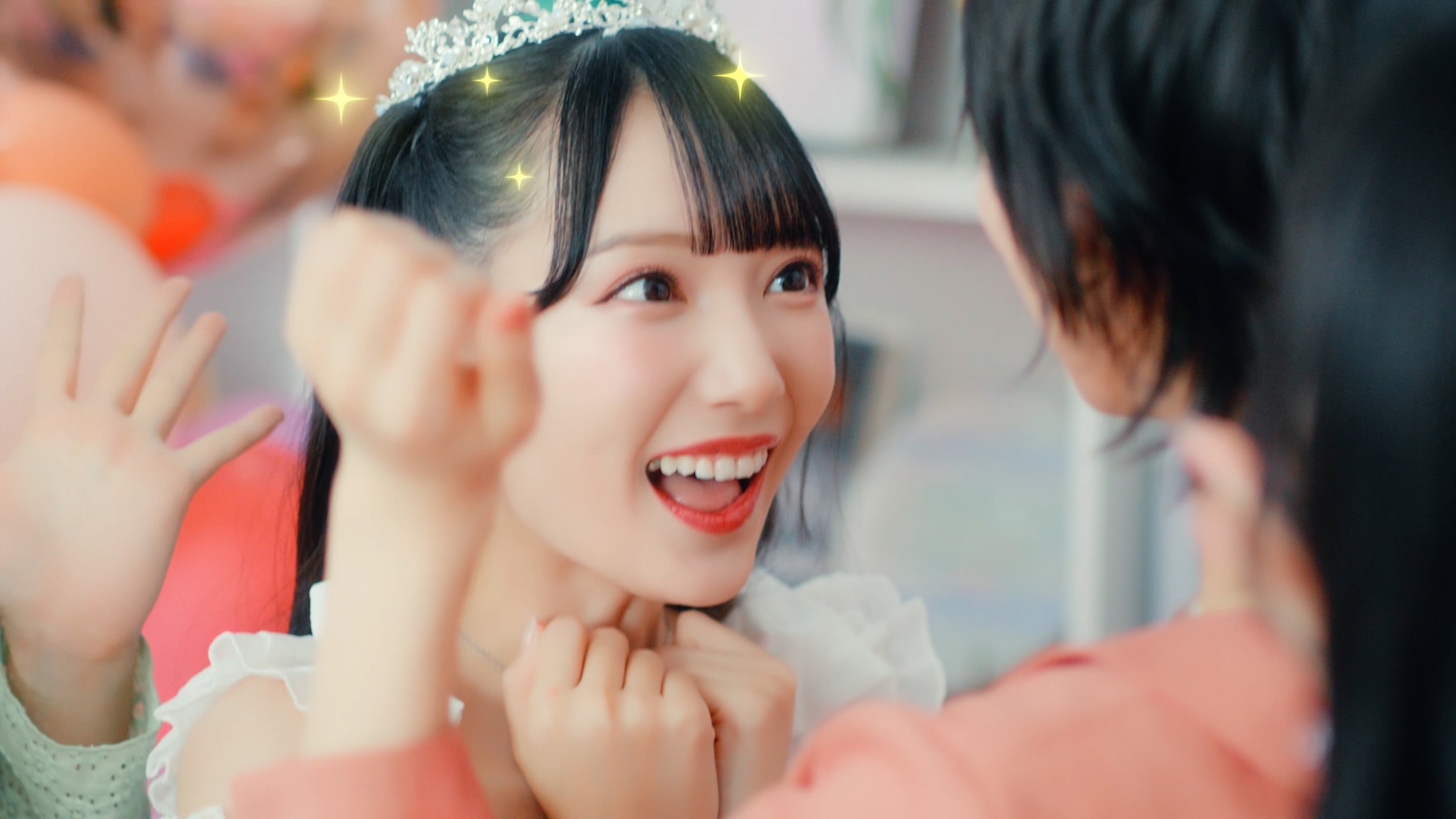 ≠ME「想わせぶりっこ」ミュージックビデオより。(c)YOANI / KING RECORDS