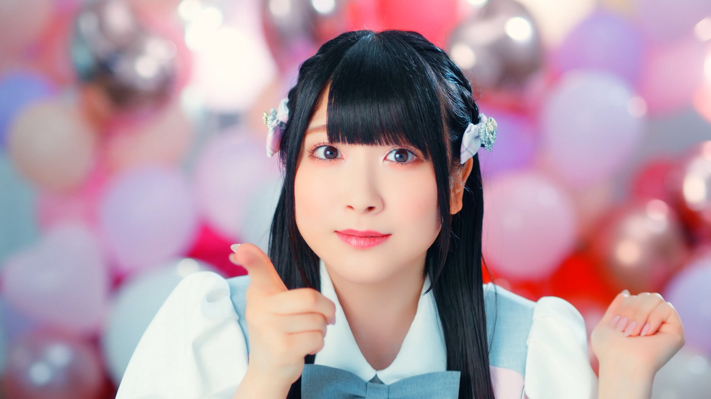 ≠ME「想わせぶりっこ」ミュージックビデオより。(c)YOANI / KING RECORDS
