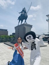 愛知・岡崎を旅するキンタロー。（写真提供：NHK）