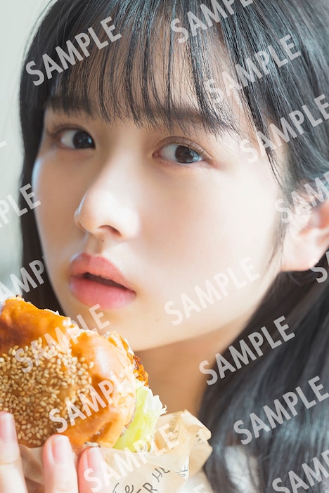 上村ひなの（日向坂46）写真集「そのままで」丸善ジュンク堂特典ポストカード