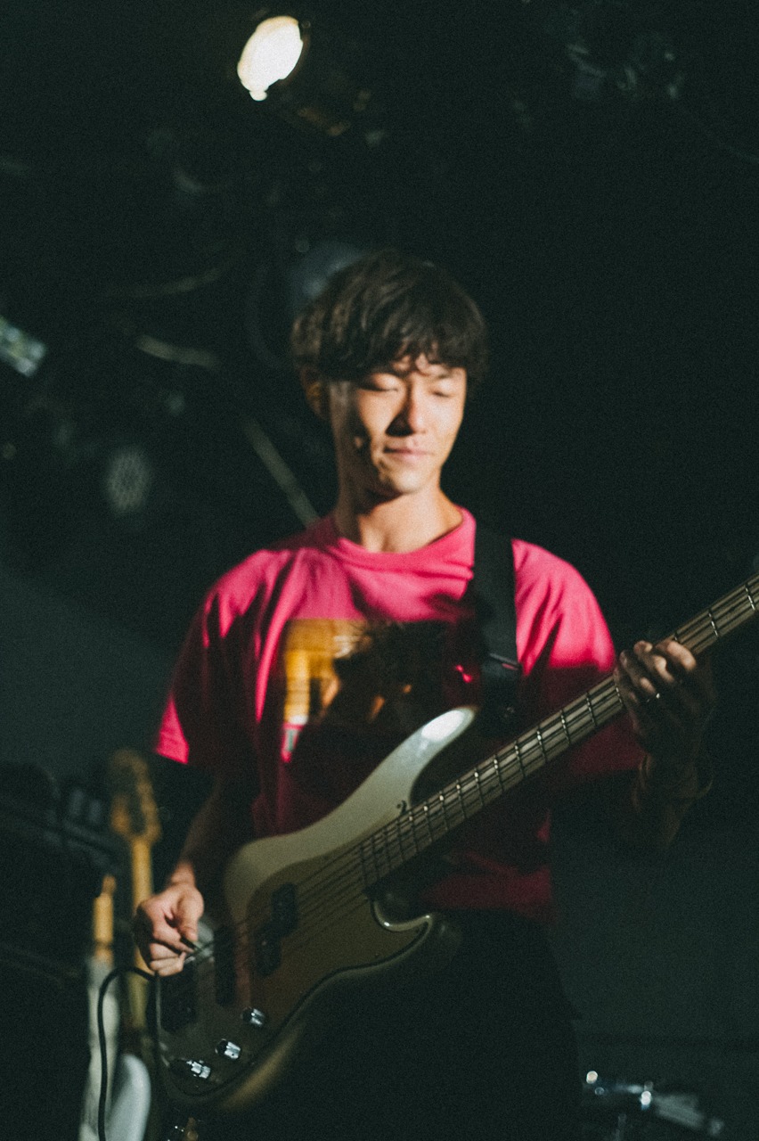 佐藤知己（B / KOTORI）（Photo by Machida Chiaki）