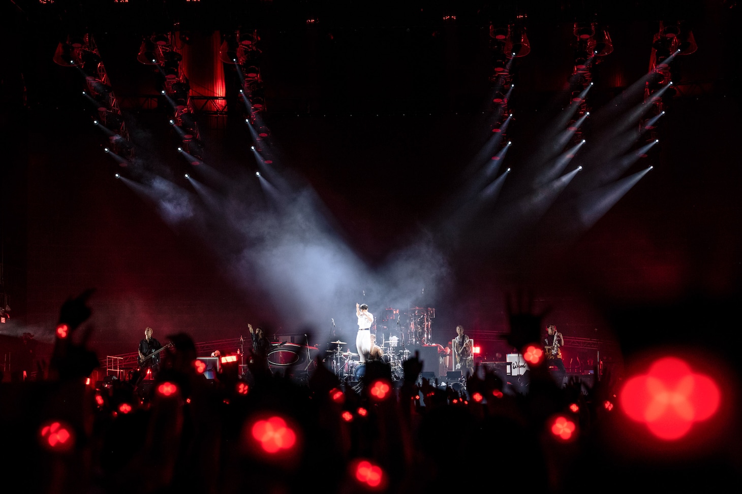 「UVERworld KING'S PARADE 男祭りREBORN at NISSAN STADIUM 6 VS 72000」の様子。（撮影：平野タカシ）