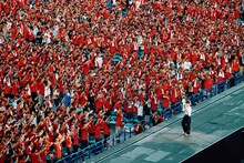 「UVERworld KING'S PARADE 男祭りREBORN at NISSAN STADIUM 6 VS 72000」の様子。（撮影：平野タカシ）