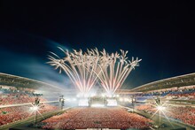 「UVERworld KING'S PARADE 男祭りREBORN at NISSAN STADIUM 6 VS 72000」の様子。（撮影：平野タカシ）