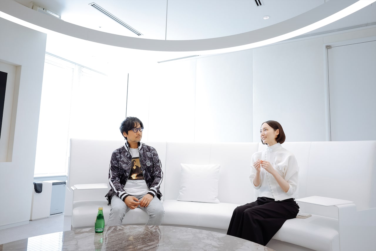 左から小島秀夫さん、のっちさん。