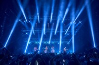 のんのライブの様子。