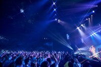 のんのライブの様子。