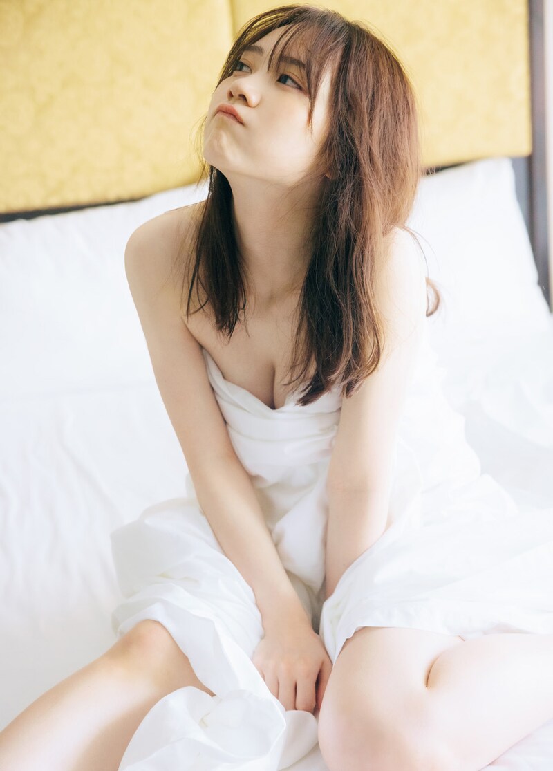 乃木坂46 田村真佑1st写真集「恋に落ちた瞬間」先行カット13弾。（撮影：藤原宏［Pygmy Company］）