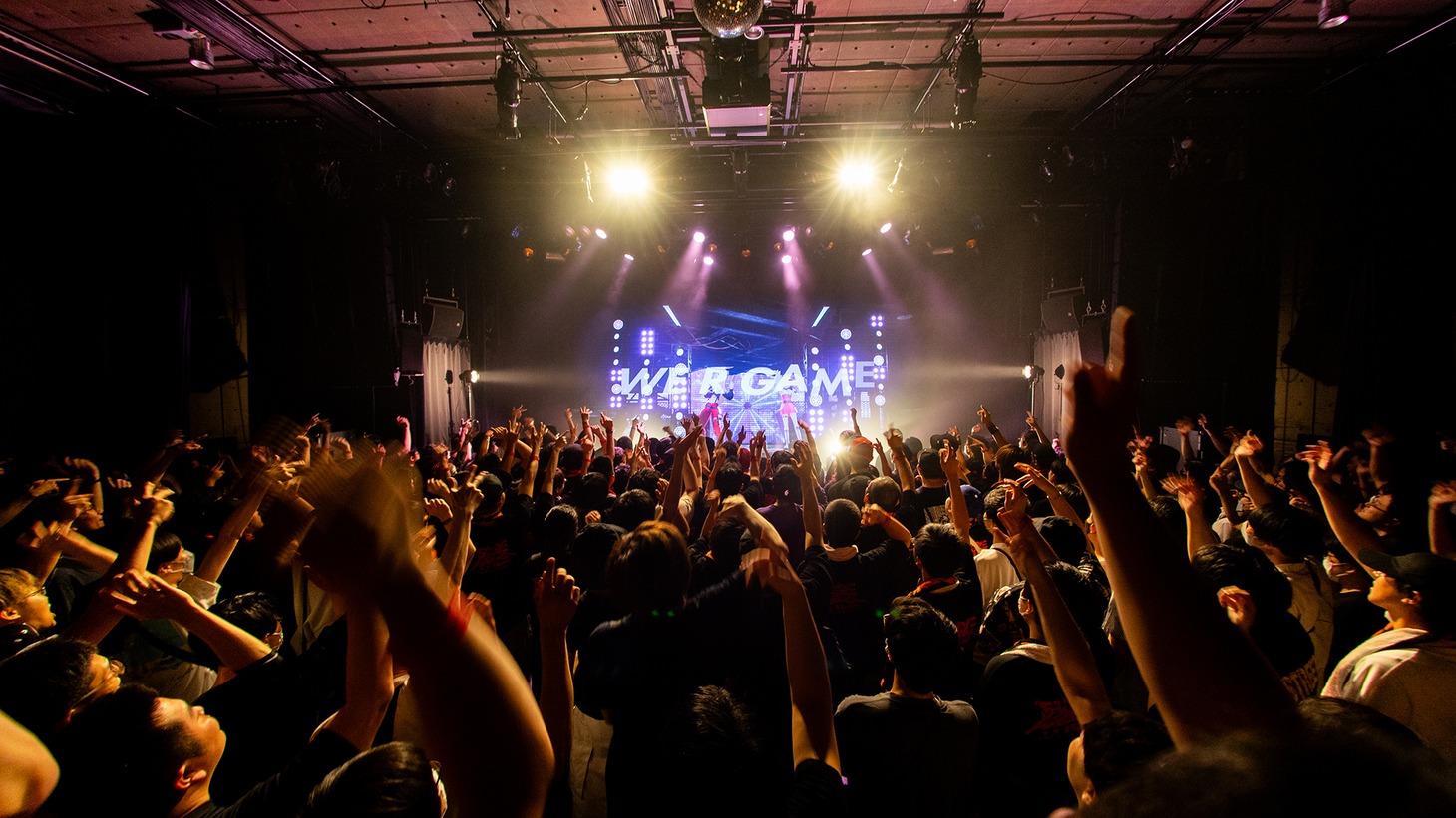 「KMNZ 2nd ONE-MAN LIVE『TYPE WILD』」の様子。（Photo by Kyogo Mamada）