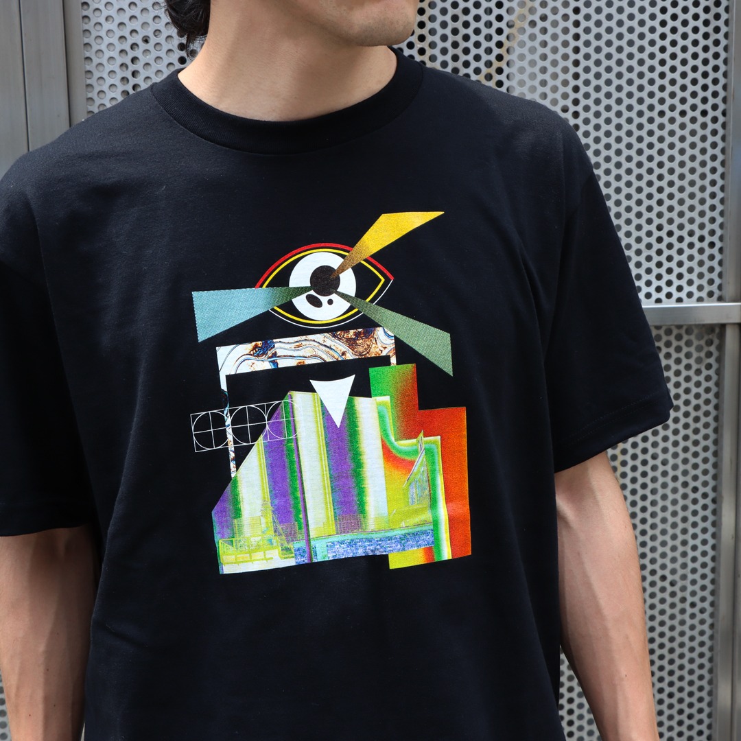 「ライブナタリー “Tempalay × Kroi”」Tシャツ着用画像