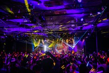 「#2i2 presents 春1番大暴走ツアー」最終公演の様子。