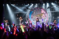 「#2i2 presents 春1番大暴走ツアー」最終公演の様子。