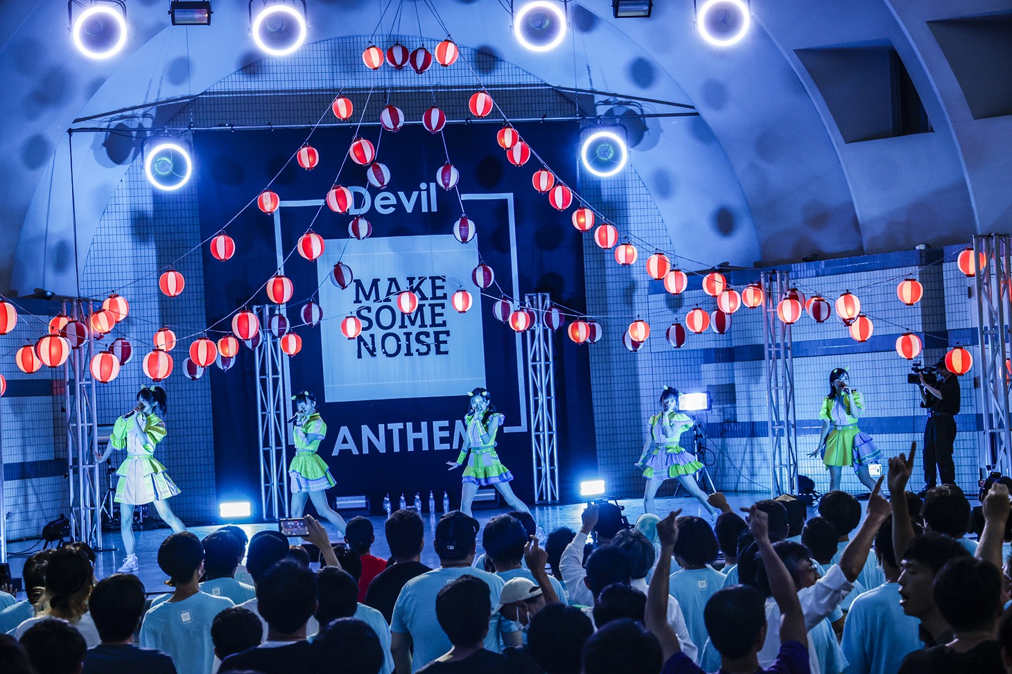 Devil ANTHEM.「#でび夏 無銭無双 in 代々木公園野外ステージ」の様子。（撮影：笹森健一）