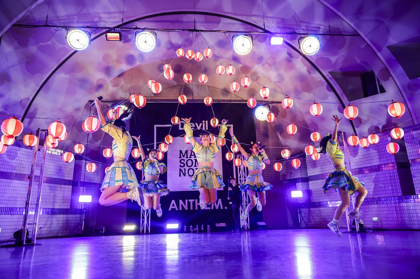 Devil ANTHEM.「#でび夏 無銭無双 in 代々木公園野外ステージ」の様子。（撮影：笹森健一）