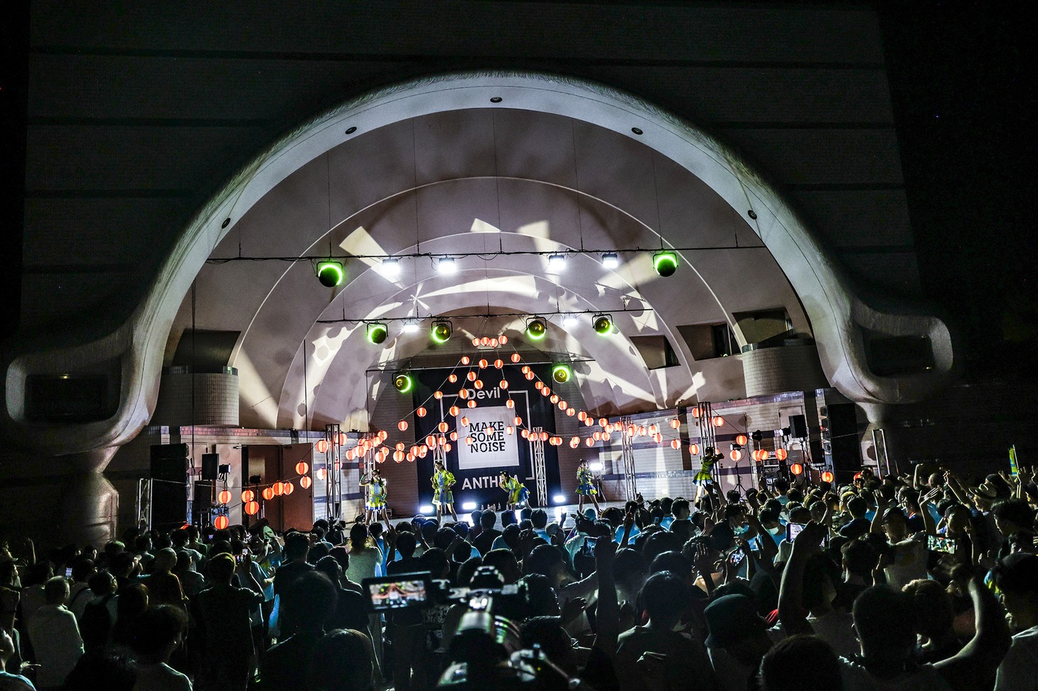 Devil ANTHEM.「#でび夏 無銭無双 in 代々木公園野外ステージ」の様子。（撮影：笹森健一）