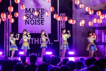 Devil ANTHEM.「#でび夏 無銭無双 in 代々木公園野外ステージ」の様子。（撮影：笹森健一）