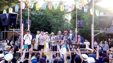 映画「ブリング・ミンヨー・バック！」より。