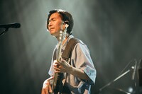 佐藤征史（B）（撮影：三田村亮）