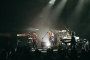 「くるり『愛の太陽 EP』発売記念ホールツアー2023」東京公演1日目の様子。(撮影:三田村亮)