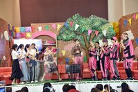 「なぎさのBAR～出張オールナイトフジコ～」にて、「ロマンティック 浮かれモード」を歌うハシヤスメ・アツコ。