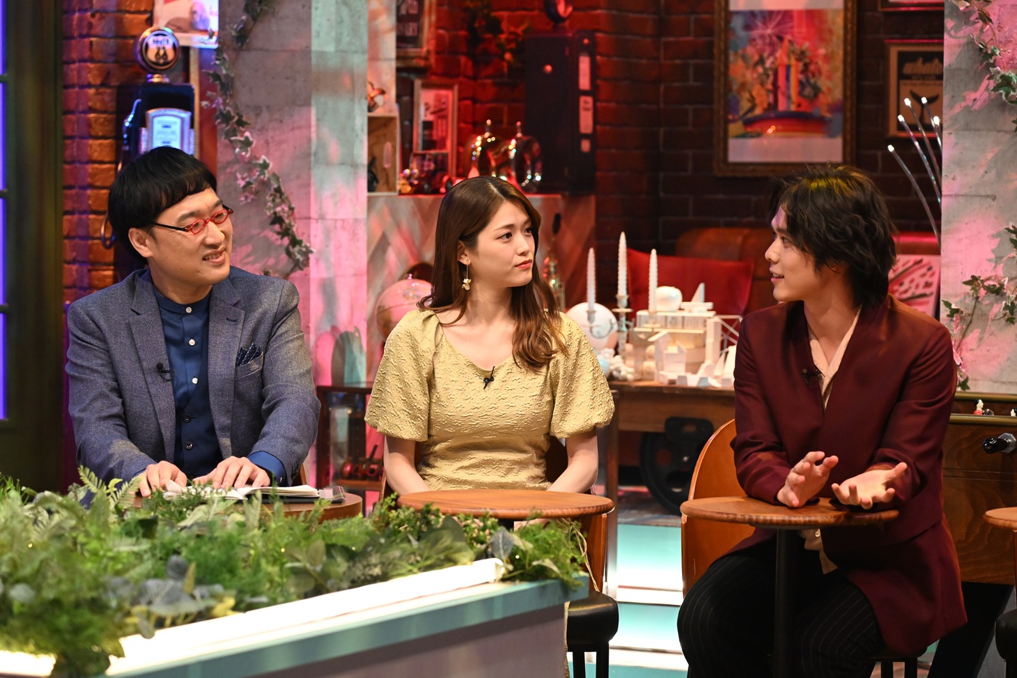 左から山里亮太、松村沙友理、細田佳央太。(c)テレビ朝日