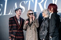 談笑するTHE LAST ROCKSTARS。