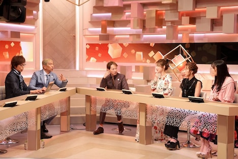 左からつんく♂、松本人志、中居正広、後藤真希、辻希美、譜久村聖。(c)フジテレビ