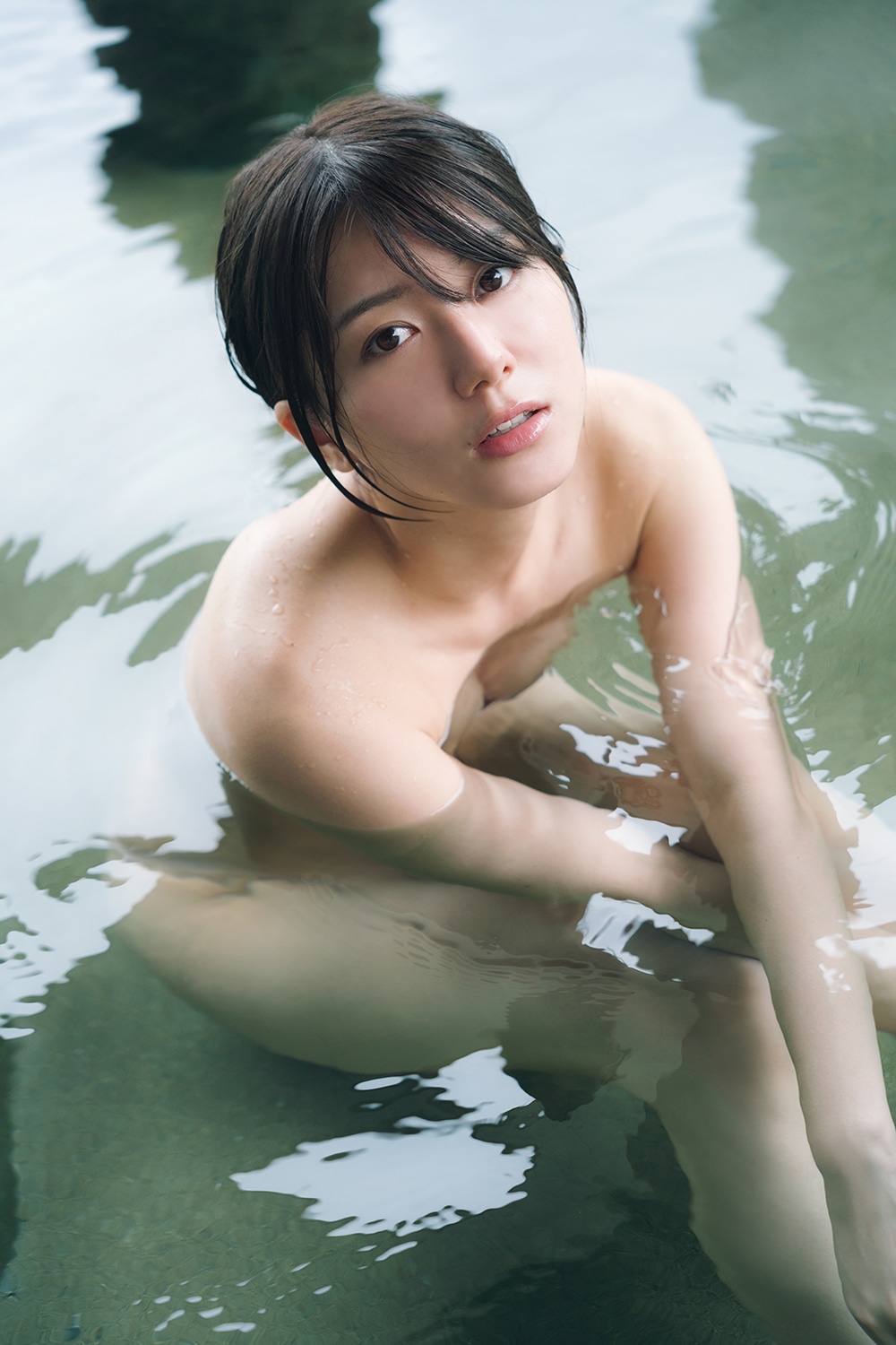大西桃香（AKB48）2nd写真集「大西桃香写真集 桃の眺め方」より。