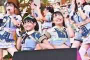 虹のコンキスタドールの岡田彩夢(左)、的場華鈴(右)。