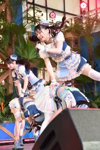 虹のコンキスタドールの中村朱里（上）、的場華鈴（下）。